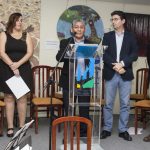 Gregorio Acarapi, viudo de Pepa Pinto, se dirige al público durante el acto de entrega de premios